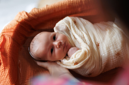 bain enveloppé bébé fontainebleau apaisement nouveau né